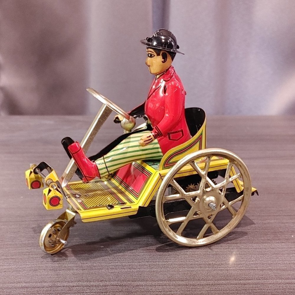 Paya Tin Toy Three Wheel Car. 5"  Vintage